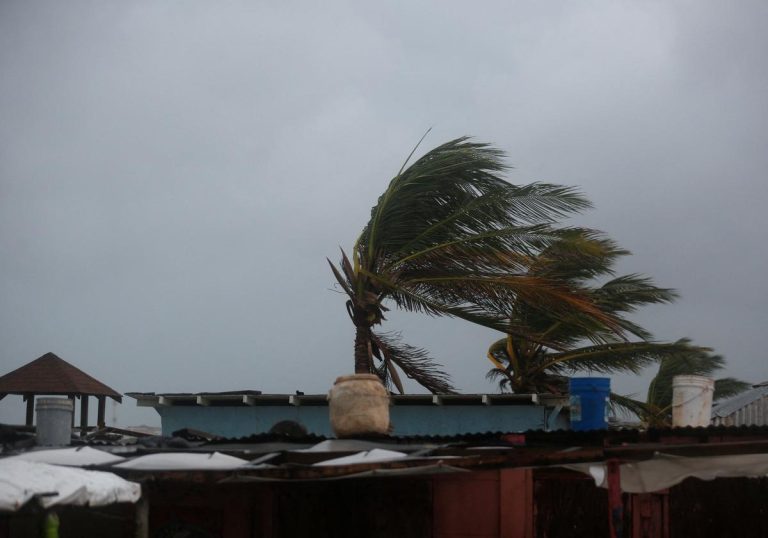 Huracán Melissa alcanza la categoría 5 y provoca evacuaciones en Jamaica