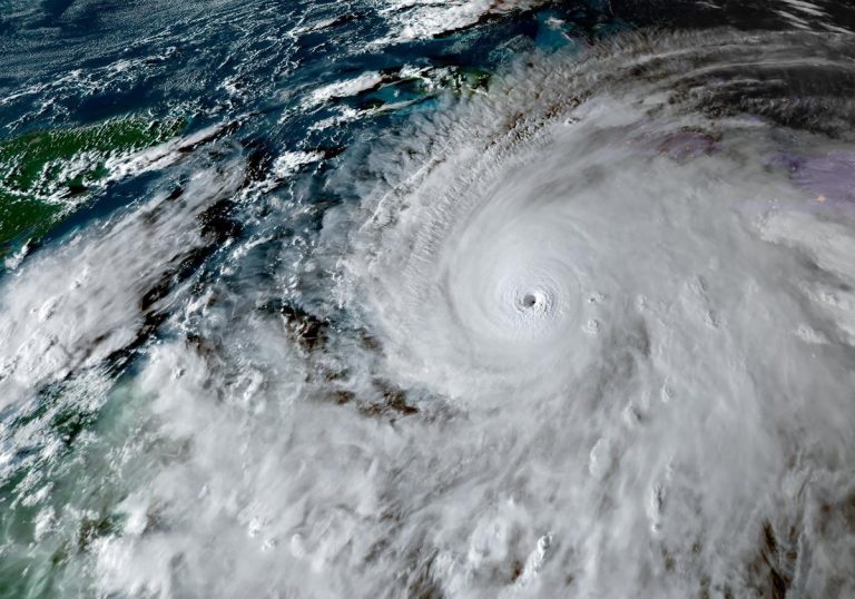 Mueren tres personas en Jamaica mientras la isla se prepara para el huracán Melissa categoría 5