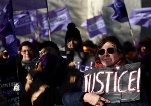 Francia aprueba una ley que define la violación basada en el consentimiento