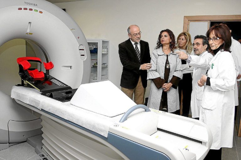 Crisis Sanitaria y Electoral en Andalucía: El Lastre de María Jesús Montero en el PSOE Ante la Gestión del PP