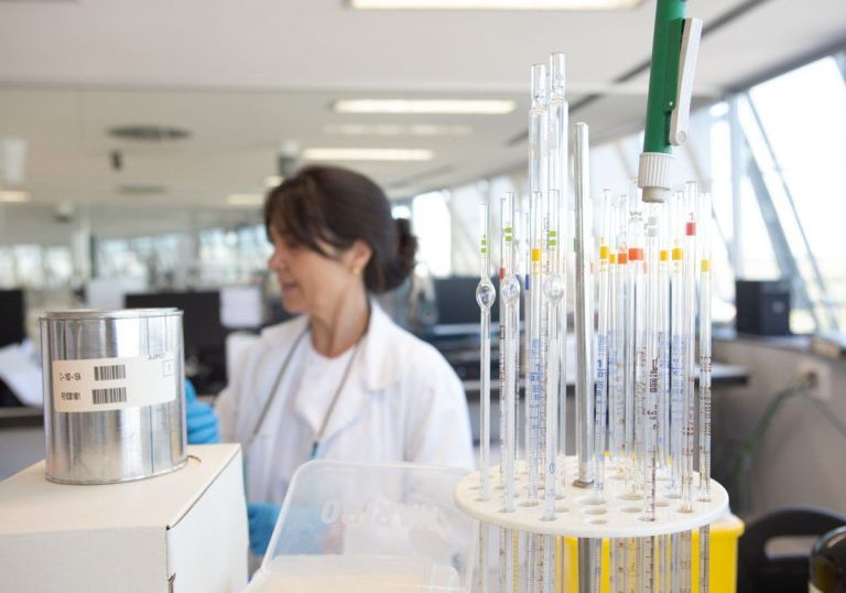 Falta de médicos especialistas en áreas claves como Medicina Forense y Análisis Clínicos para 2030