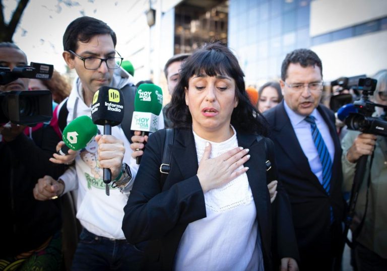 Juana Rivas declara en Granada por el presunto secuestro de su hijo mientras denuncia malos tratos