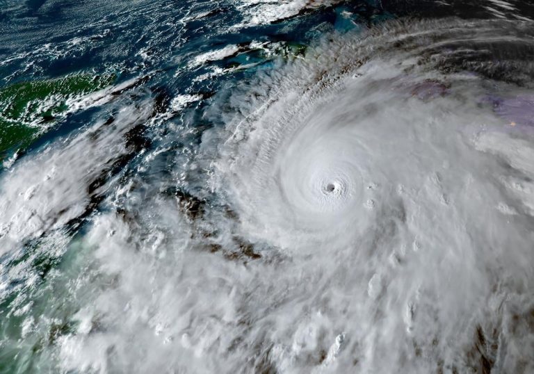 El huracán Melissa azota Jamaica con vientos de casi 300 km/h en un impacto histórico