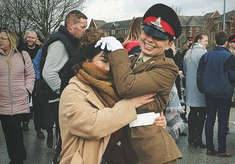 Condenan a seis meses de prisión a ex sargento mayor británico por agresión sexual que acabó en suicidio