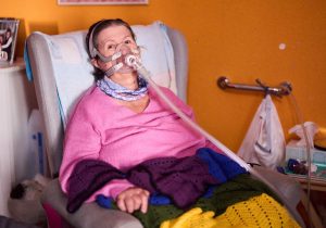 La dura realidad de Tina y la demora en las ayudas para pacientes con ELA en España