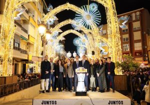 Puente Genil inaugurará su alumbrado navideño el 21 de noviembre, impulsando la economía local