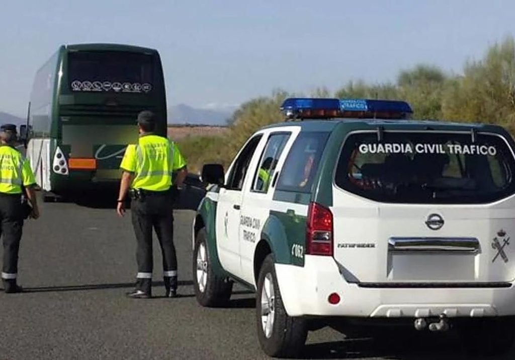 Conductor de autobús escolar en Jaén detenido por positivo en alcohol y ...