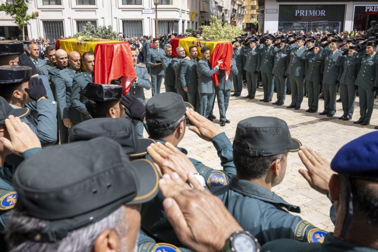 Homenaje en Huelva a los dos agentes de la Guardia Civil fallecidos en persecución a narcolancha