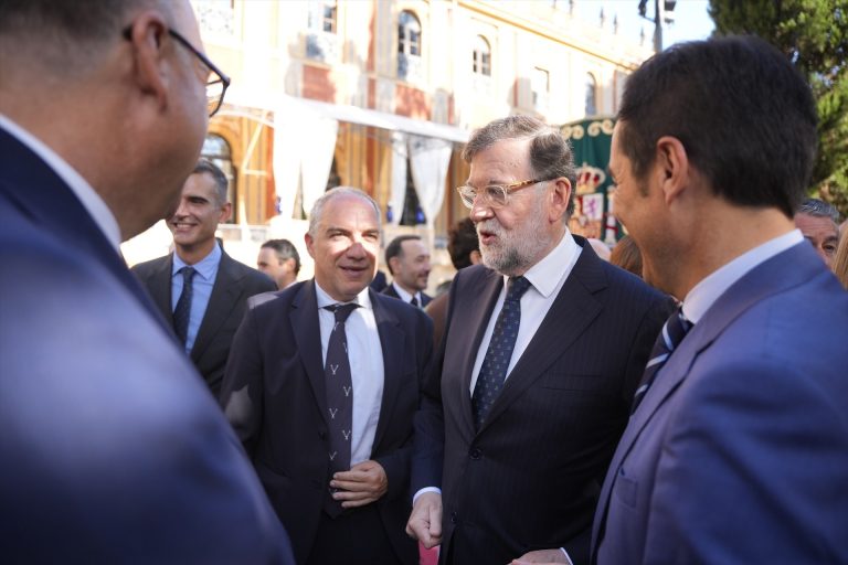 Juanma Moreno jura como presidente de la Junta de Andalucía por tercera vez con un pacto de coalición con Vox