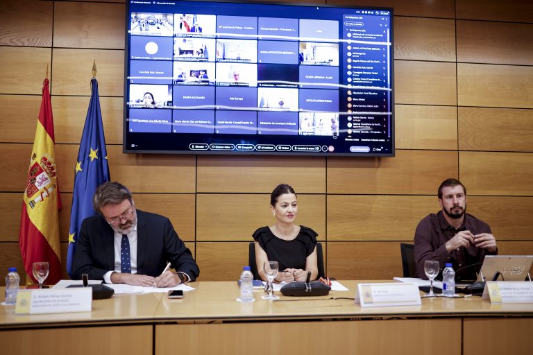Las comunidades autónomas aprueban transferir 25 millones para la acogida de menores extranjeros en Ceuta