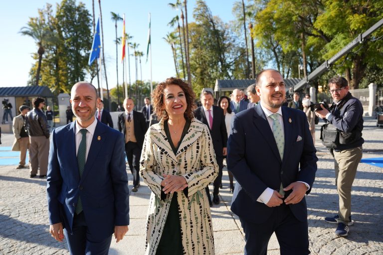 Más de 30 alcaldes del PSOE desafían a Ferraz y apoyan las concentraciones en defensa de Ceuta
