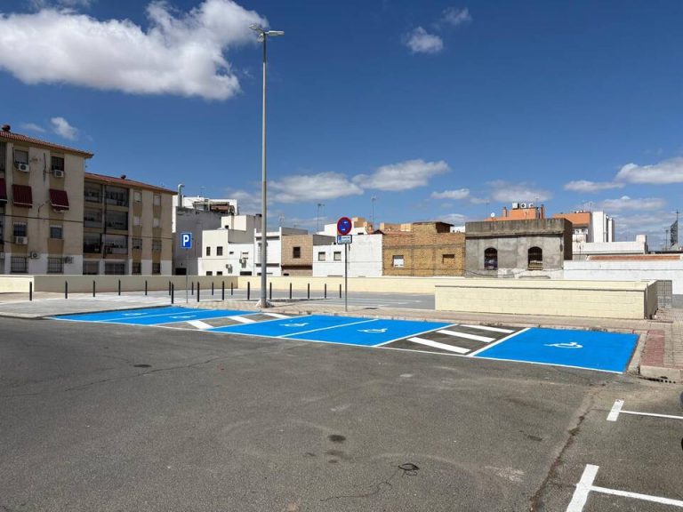 Dos Hermanas inaugura 30 nuevas plazas de aparcamiento en Los Montecillos para mejorar accesibilidad y seguridad